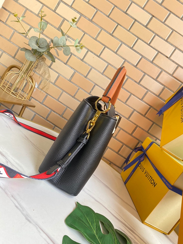 ルイヴィトンバッグ背面デザイン